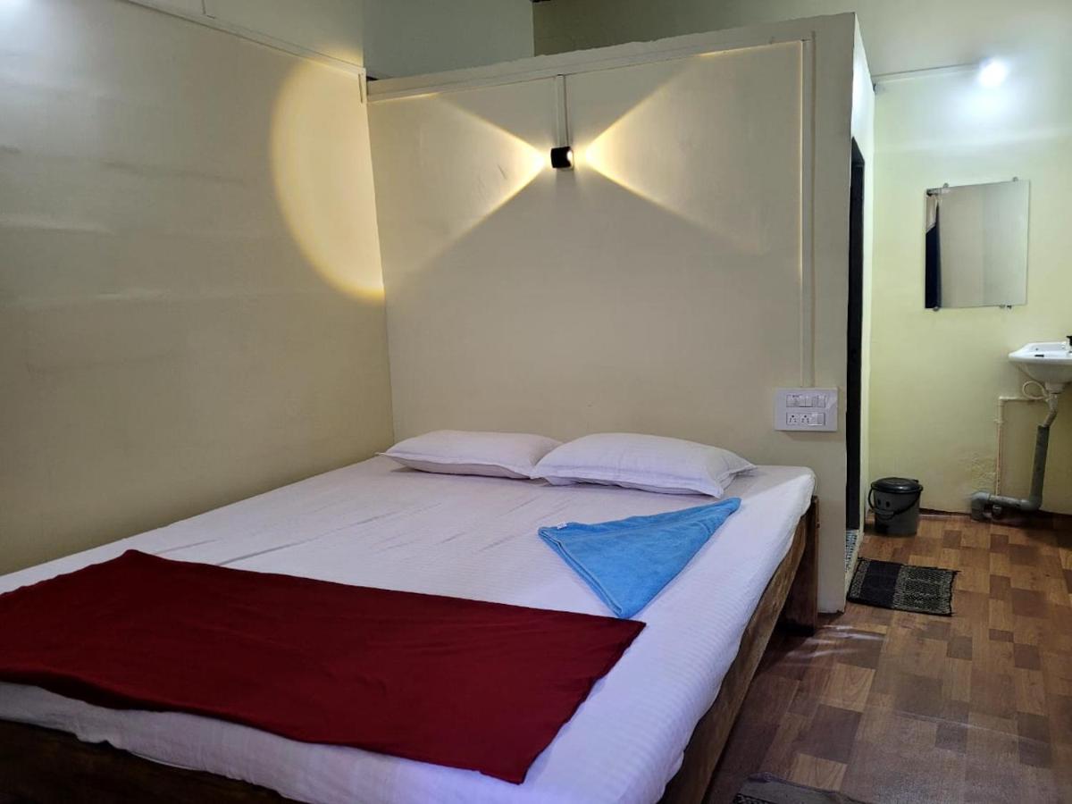 Om D S Cafe 51 & Beach Stay Gokarna  Exterior foto
